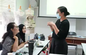 FASH-UP LOCAL Bantu UMK Fashion Kembangkan Desain dan Identitas Brand