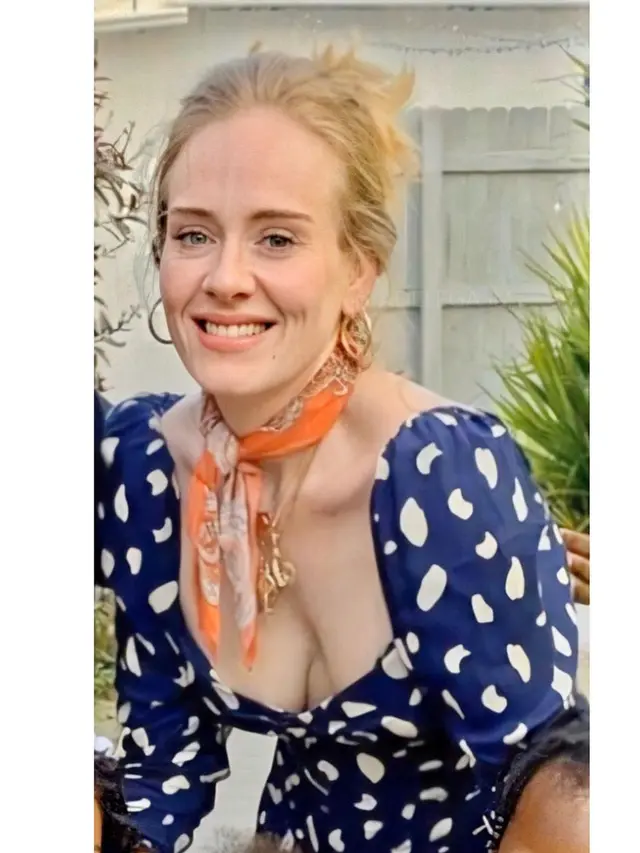 Adele disebut-sebut mirip Sarah Paulson. (dok. Instagram @adelesp/https://www.instagram.com/p/B65s9odAXUo//Adhita Diansyavira)