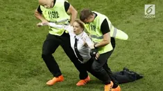 Polisi masih menahan empat penyusup pada pertandingan final Piala Dunia 2018 antara timnas Prancis dan Kroasia di Stadion Luzhniki, Moskow, Rusia, Minggu (15/7/2018) malam WIB.