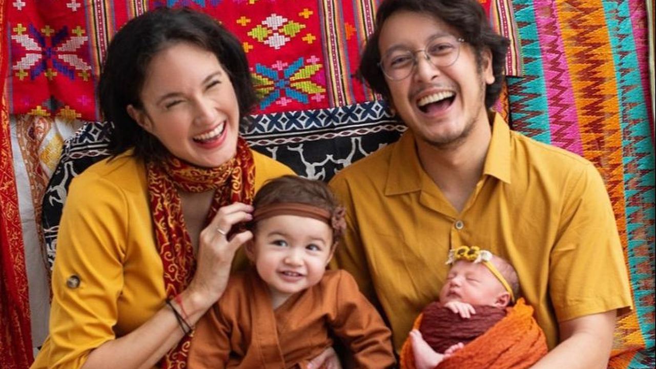 Dimas Anggara dan Nadine Chandrawinata