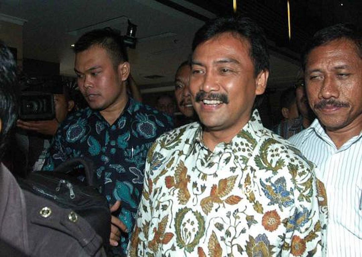 Jadi tersangka, Menpora Andi Mallarangeng mundur