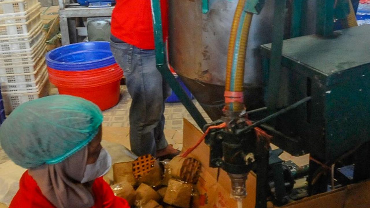 Tahun ini ditargetkan sekitar 2.000 hingga 3.000 ribu kue keranjang dapat diproduksi setiap harinya.&nbsp;Foto: Merdeka.com/Arie Basuki