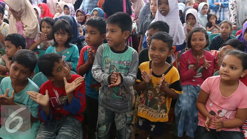 Kak Seto Hibur Anak Korban Gempa Aceh