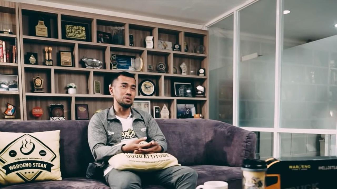 "Saya tetap berikan gaji karyawan meskipun tidak 100 persen, saya hanya minta doa dari karyawan," kata dia.