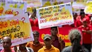 Peristiwa tersebut menjadi pemicu bagi gerakan buruh internasional untuk memperingati perjuangan para pekerja dan memperjuangkan hak-hak mereka di tempat kerja. Tampak dalam foto, para aktivis dan pendukung Partai Sosialis Garis Depan ikut serta dalam sebuah unjuk rasa untuk memperingati Hari Buruh Internasional, Kolombo, Sri Lanka pada 1 Mei 2025. (Ishara S. KODIKARA/AFP)