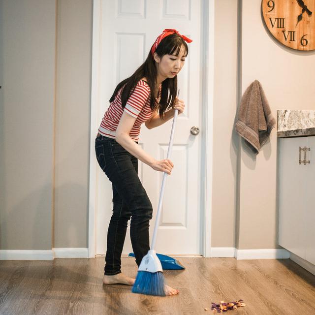 5 Cara Menyapu Lantai Rumah Dengan Benar Lifestyle Liputan6 Com