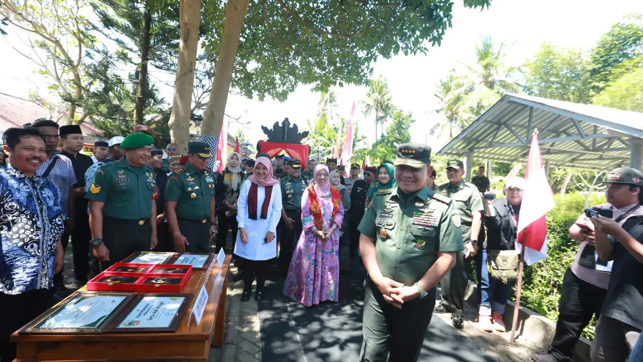 Kepala Staf Angkatan Darat (KSAD) Jendral TNI Dudung Abdurachman kunjungi kampung Pancasila di Banyuwangi (Istimewa)