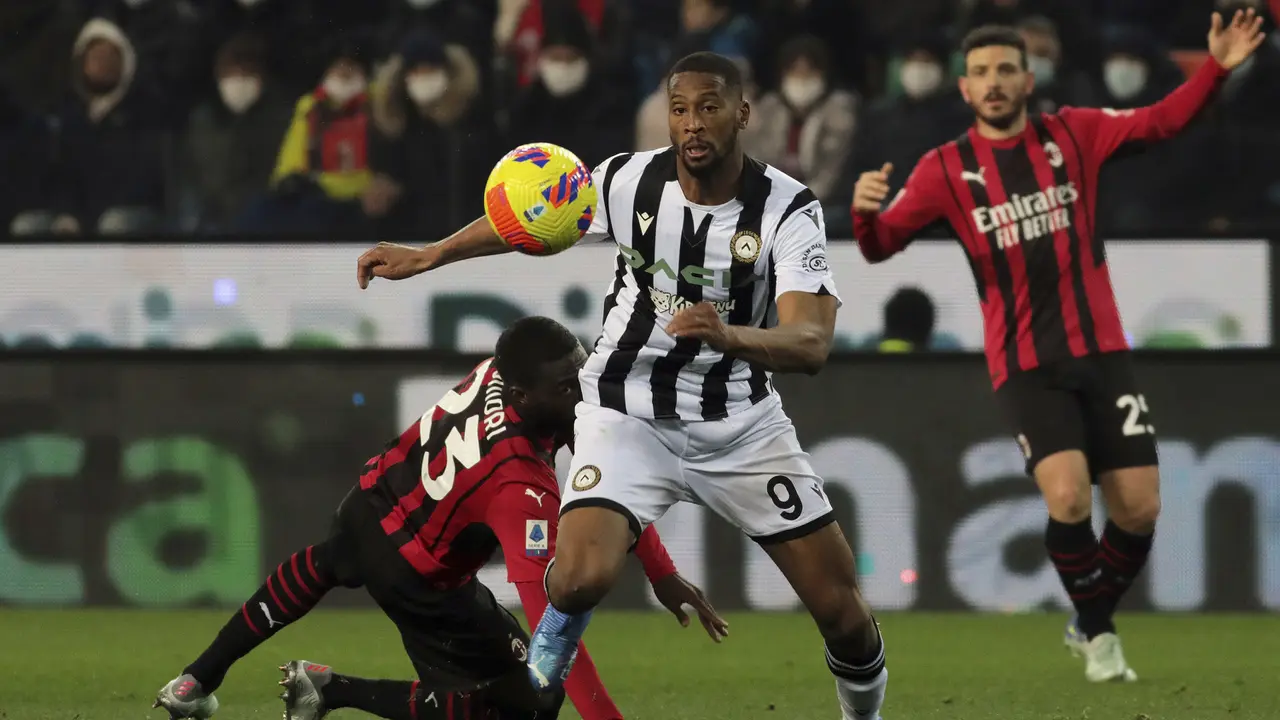 Foto: Untung Ada Ibra, Spesialis Gol Akrobatik yang Buyarkan Kemenangan Udinese atas AC Milan di Pekan ke-17 Liga Italia