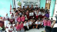 PT Astra Daihatsu Motor memberikan donasi berupa biaya pendidikan bagi 110 siswa Morotai. (Sigit/Liputan6.com)