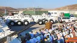 Citizen6, Lebanon: Prajurit TNI yang tergabung dalam Satgas POM TNI melaksanakan Sholat Idul Fitri 1433 H, di Markas Gajah Mada Base, UN Posn 7-3, Lebanon Selatan, Minggu (19/8). (Pengirim: Badarudin Bakri)