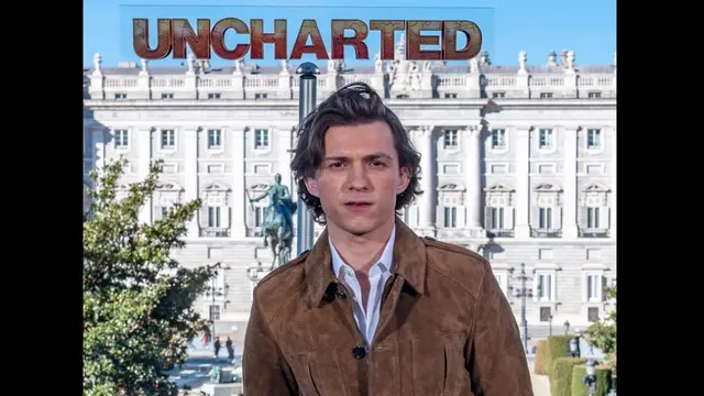 Tom Holland di foto untuk film Uncharted.