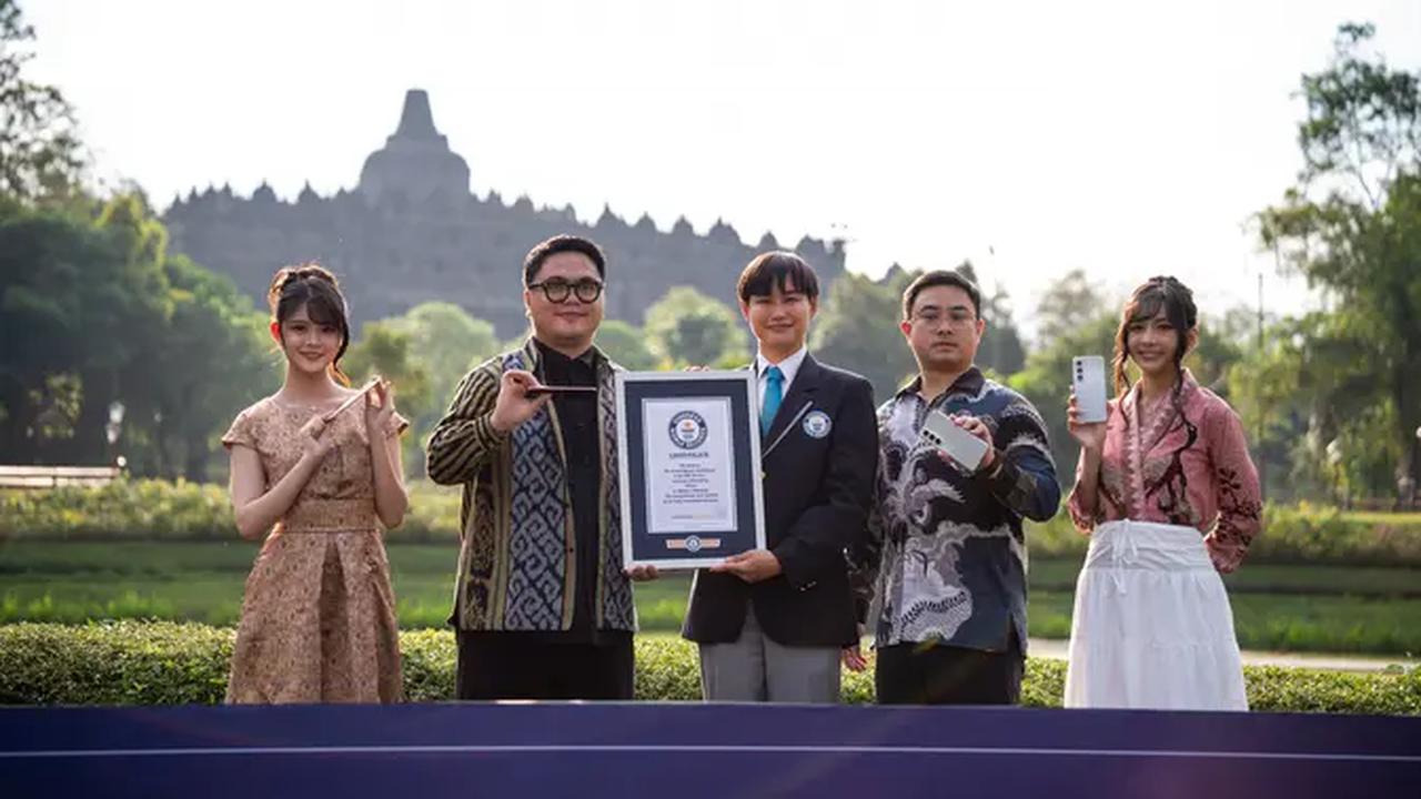 Momen Selebrasi Penyerahan Sertifikat GUINNESS WORLD RECORDS Infinix HOT 60 Pro+ sebagai Smartphone Layar 3D-Curved Tertipis di Dunia 3