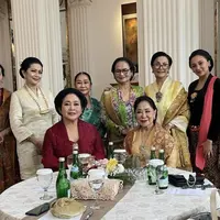 Para Srikandi keluarga Cendana tampil bersahaja dalam balutan kebaya. (Instagram/ Tata Cahyani)