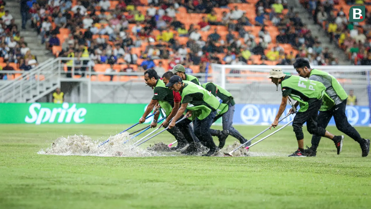 Foto: Lapangan JIS Tergenang Jelang Laga Brasil Vs Argentina di Perempat Final Piala Dunia U-17 2023