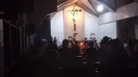 Suasana misa malam Natal di Gereja Katolik St Josep Kawangkoan, Kabupaten Minahasa, Sulut, Sabtu (24/12/2022).