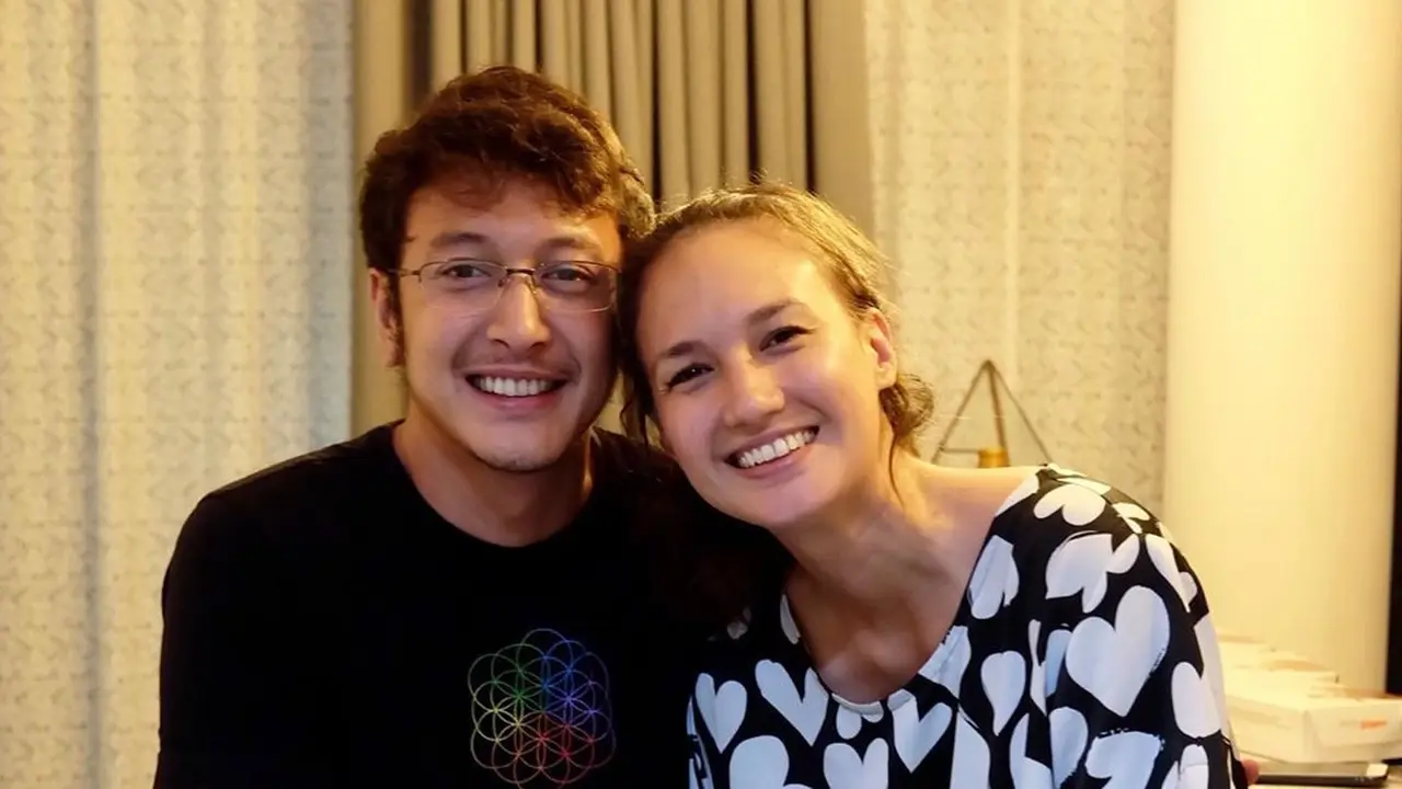 [Fimela] Nadine Chandrawinata dan Dimas Anggara