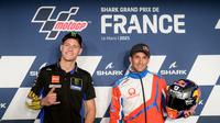 Dua pembalap asal Prancis: Fabio Quartararo (kiri) dan Johann Zarco. (JEAN-FRANCOIS MONIER / AFP)