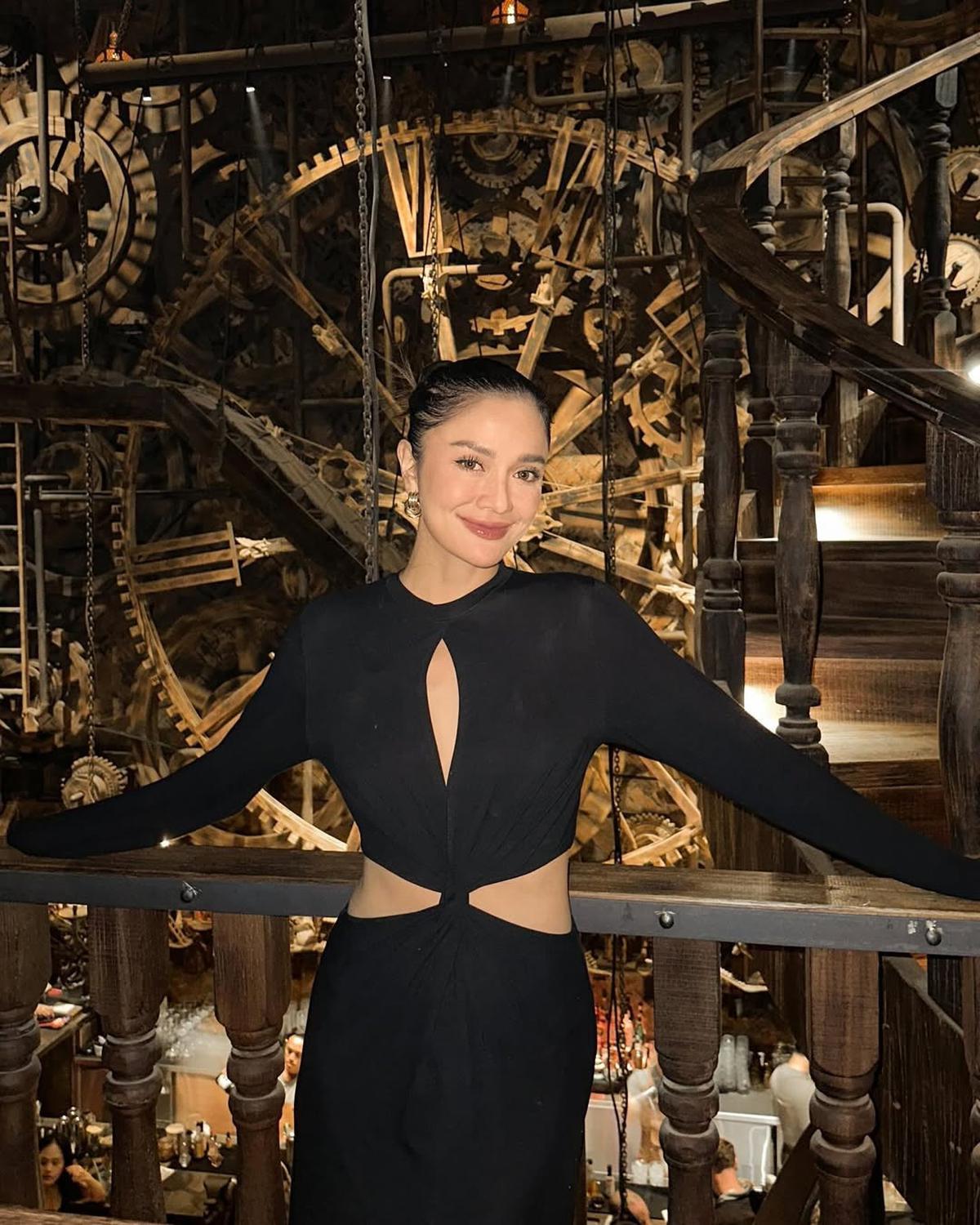 Potret Andi Annisa Iasyah Pakai Baju Hitam, Dari Casual hingga Sporty yang Kece Abis