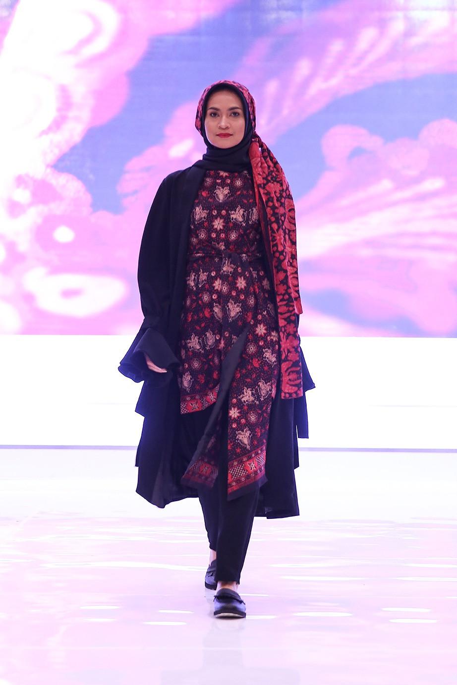 Tabrak Motif Batik Jambi Wujudkan Koleksi Modest Wear Jenahara Yang Eklektik Fashion Fimela Com