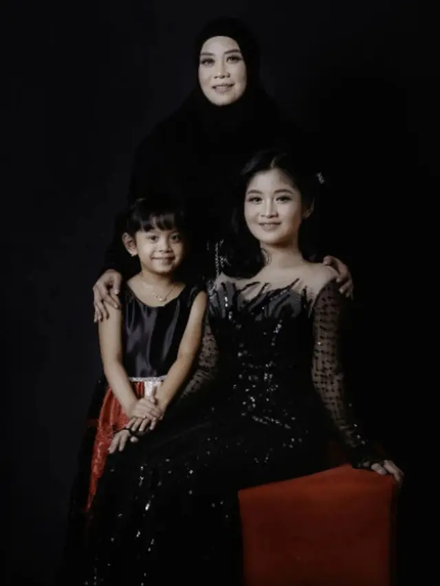 Cerai dari Doddy Soedrajat, Ini 6 Momen Puput dan Chika Pemotretan Bareng
