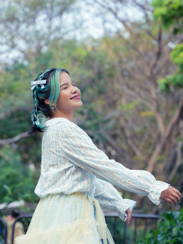 3 Inspirasi Gaya Rambut dengan Pita ala Idgitaf yang Bisa Kamu Coba