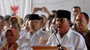 "Kami, Prabowo-Hatta siap menang dan siap kalah dengan cara demokratis dan terhormat," tegas Prabowo Subianto saat jumpa pers di Rumah Polonia, Jakarta, (22/7/2014). (Liputan6.com/Miftahul Hayat)