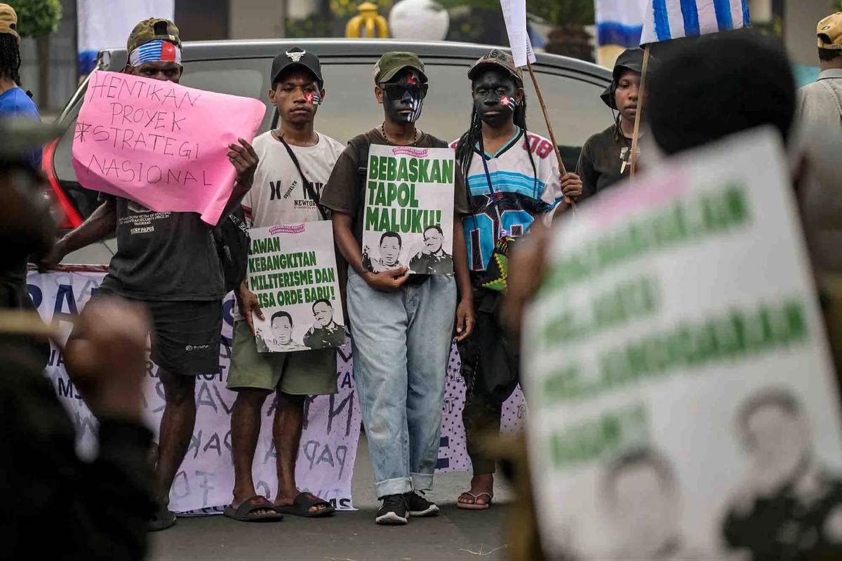 FOTO: Ratusan Mahasiswa Papua Gelar Aksi 1 Desember di Surabaya