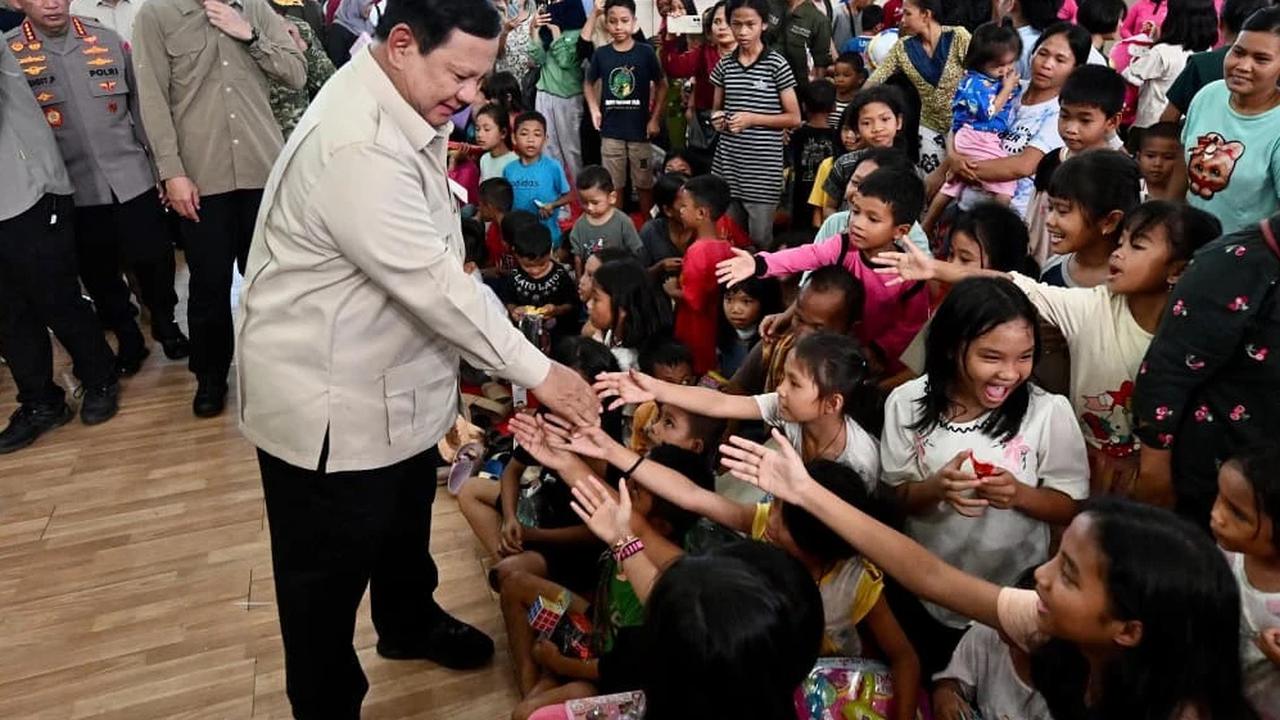 Prabowo tinjau pengungsian korban banjir sumatera