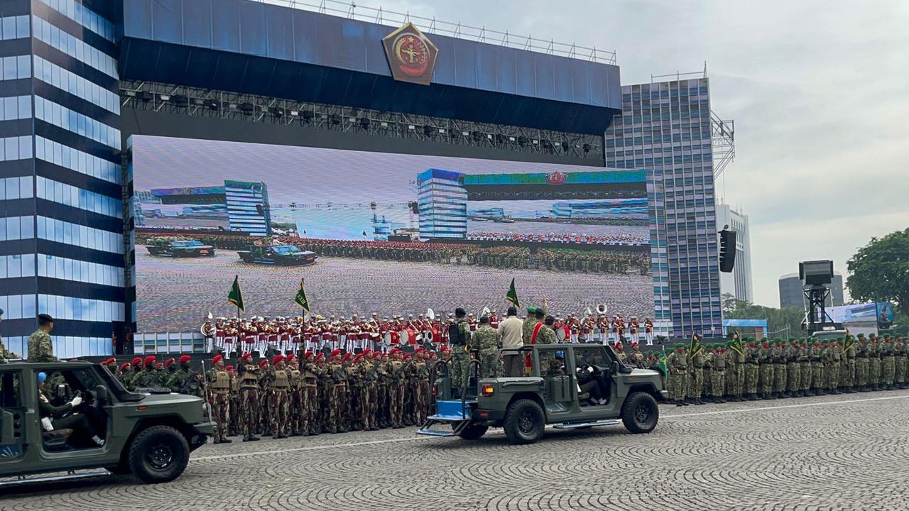 Momen Panglima Perintahkan Pasukan saat Gladi Bersih HUT ke-80 TNI: Tatapannya Tajam, Ikuti Mata Saya