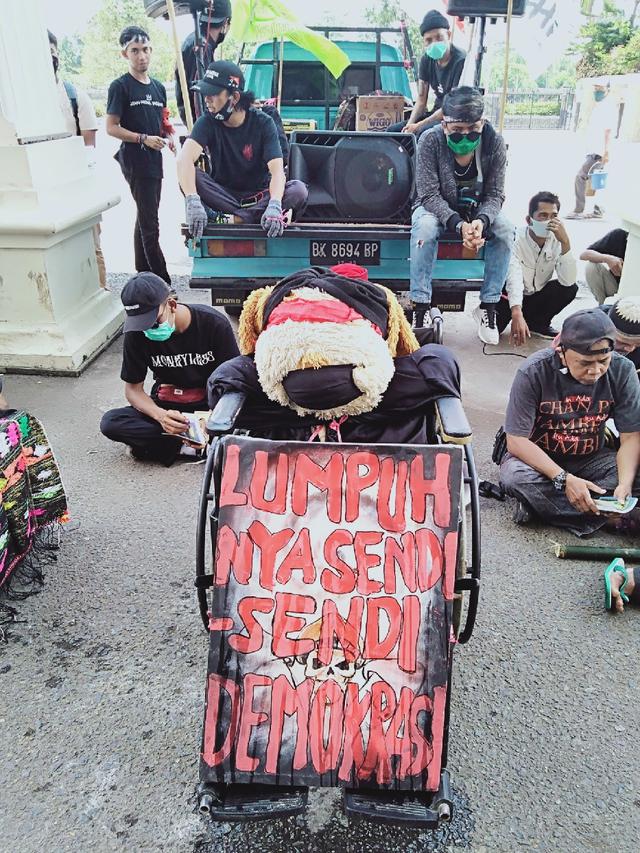 Unjuk Rasa UU Cipta Kerja