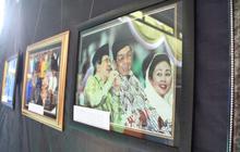 Melihat pameran foto Gus Dur saat menjadi Presiden