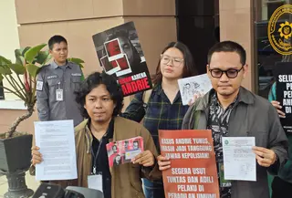 TAUD dan Kontras kirim surat permohonan penghentian perkara penyiraman Andrie Yunus ke PN Militer (Foto: Nur Habibie/Liputan6.com)