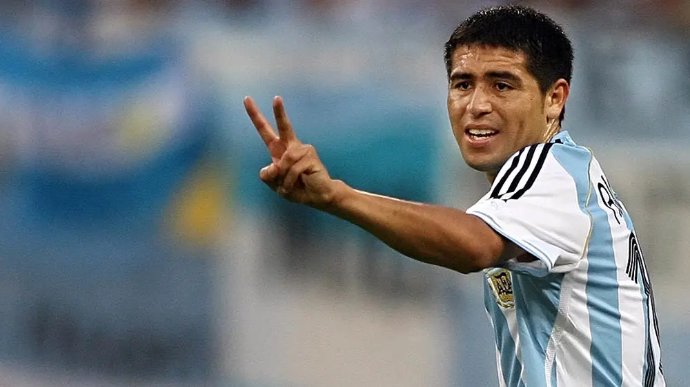 Juan Roman Riquelme harapkan Messi menggila di Piala Dunia (AFP/Patrik Stollarz)