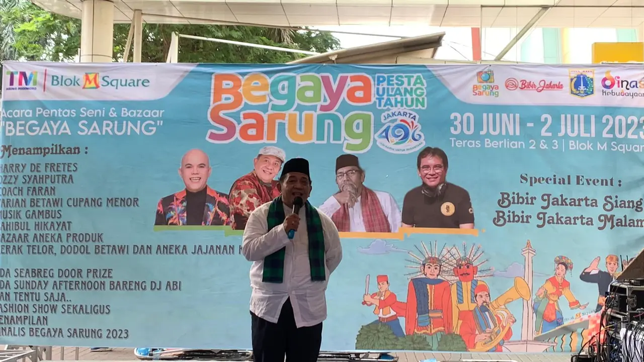 Harry de Fretes saat acara Bergaya Sarung untuk memeriahkan HUT Kota Jakarta ke-496