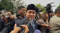 Erick Thohir&nbsp;tiba di Istana Kepresidenan Jakarta, Rabu (17/9/2025). (Liputan6.com/Lizsa Egeham)