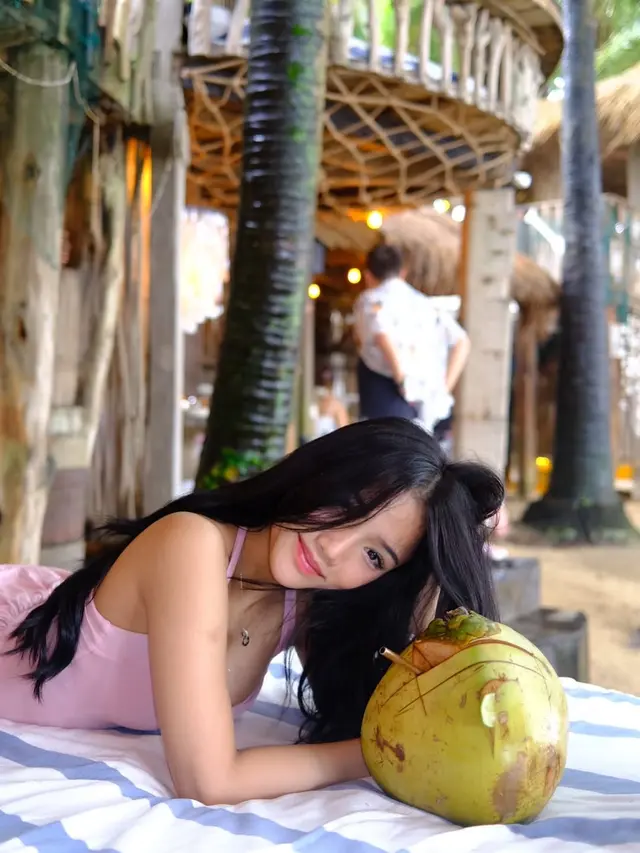 Potret Artis Pilih Liburan di Pantai Bali Akhir Tahun 2025