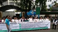 Aksi damai massa Adem di depan Gedung KPU. (Istimewa)