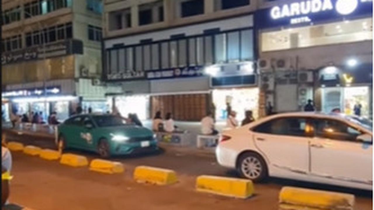 Beda Kehidupan Malam di Mekkah & Jeddah, Aurat Pria & Wanita Jadi Sorotan