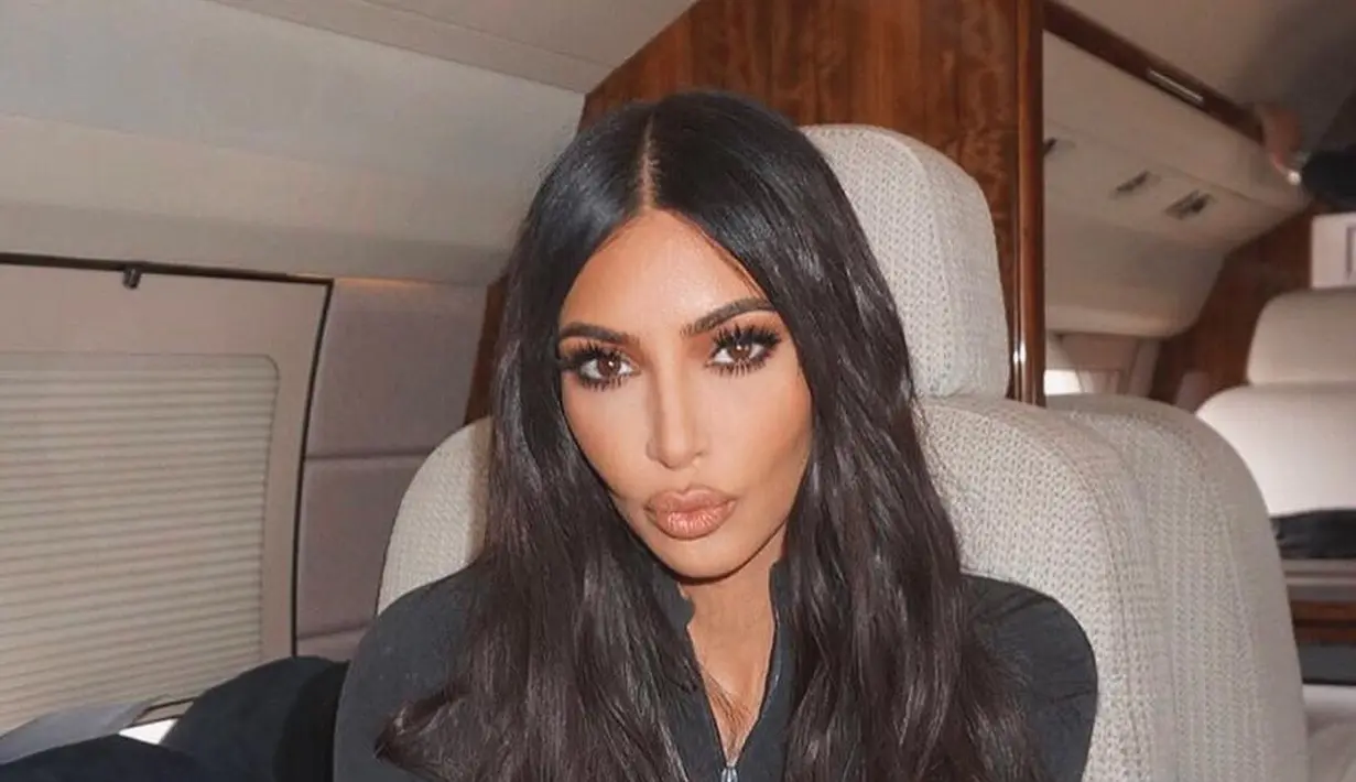 Lalu fakta kedua, Noel adalah nama tengah Kim Kardashian. Well, hello, Kanye West? (instagram/kimkardashian)