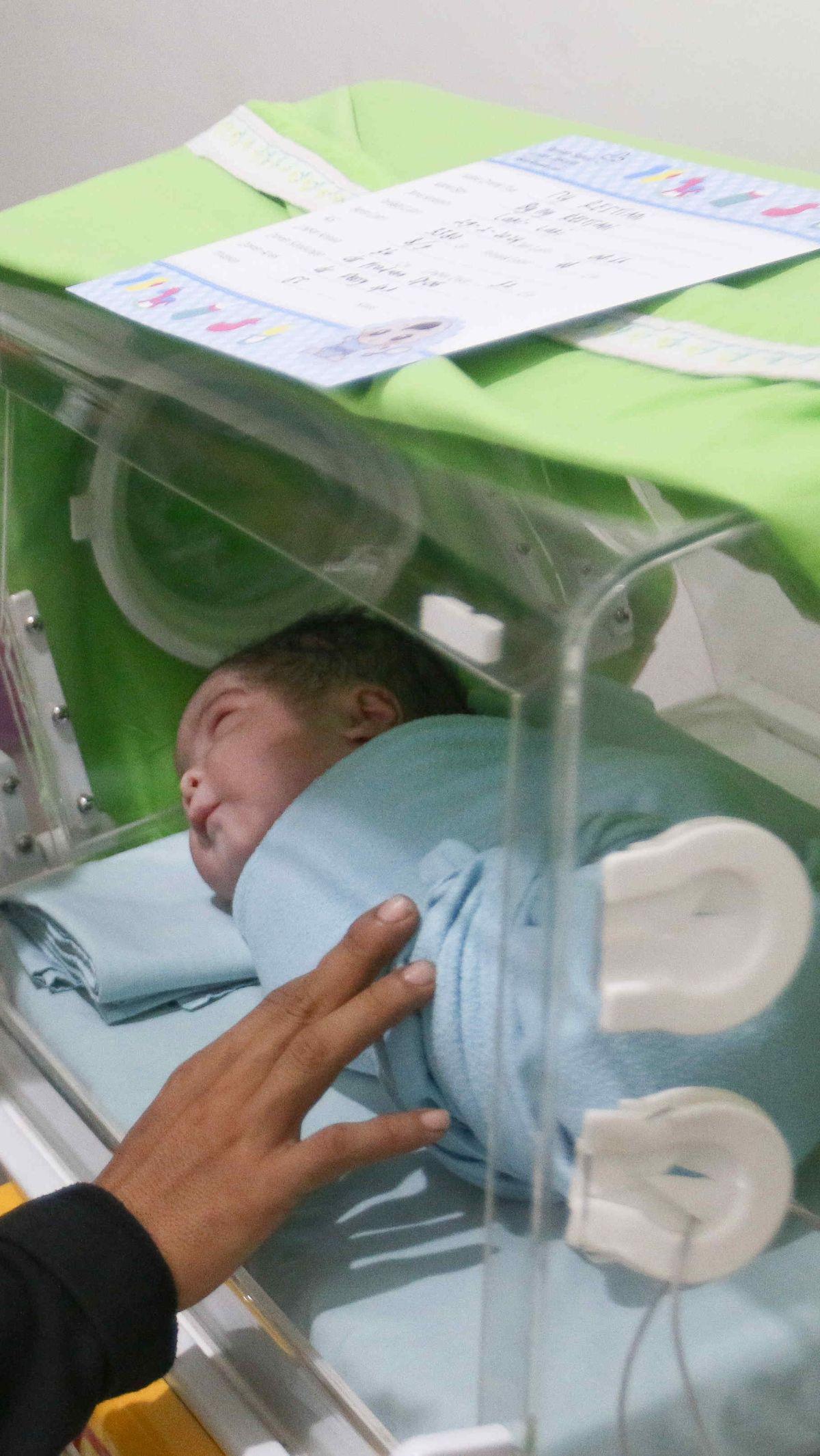 Kelahiran dua bayi tersebut dilakukan menggunakan metode caesar.&nbsp;Liputan6.com/Herman Zakharia&nbsp;