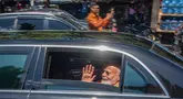 Perdana Menteri India Narendra Modi melambaikan tangan dari kendaraan saat tiba di Kompleks Candi Prambanan di Sleman, Yogyakarta, Rabu, 8 Juli 2026. (AFP/ Devi Rahman)