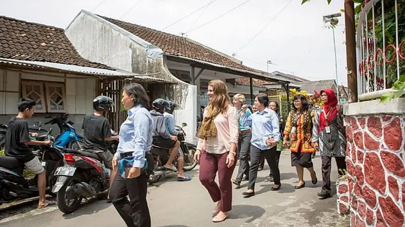 Melinda Gates tengah mengunjung Indonesia. Berdasarkan sejumlah posting-an di akun resmi Facebook miliknya, Melinda sedang berada di Yogyakarta