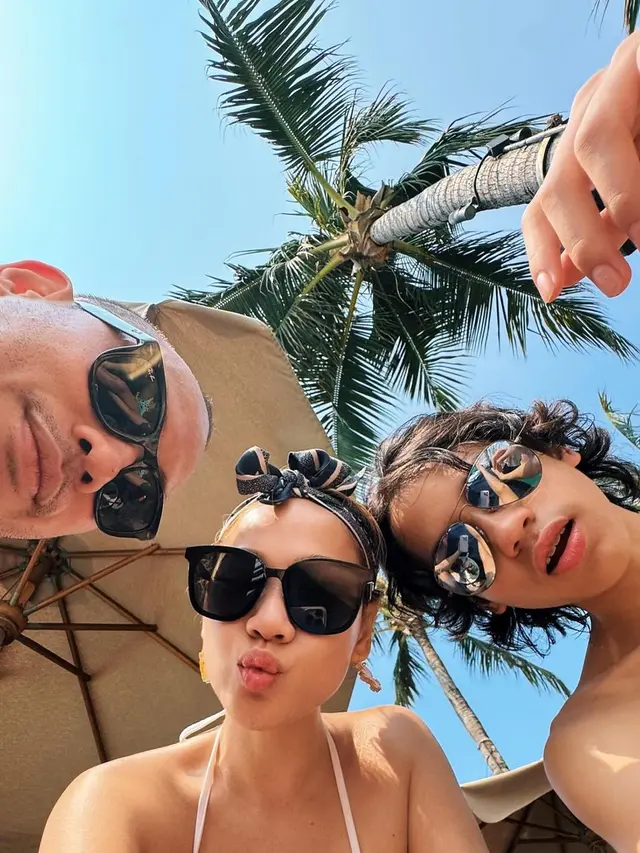 Momen BCL, Tiko Aryawardana, dan Noah Sinclair menghabiskan waktu berkualitas bersama di Bali (Instagram/@itsmebcl)