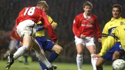 Brondby tercatat menjadi klub Denmark pertama yang dihadapi Manchester United sepanjang sejarah kompetisi antar-klub Eropa. Momen itu terjadi pada ajang Liga Champions musim 1998/1999, yaitu saat MU meraih treble winners, termasuk menjuarai Liga Champions. Dua kali bertemu di fase Grup D yang juga dihuni Bayren Munchen dan Barcelona, MU sukses dua kali menang atas Brondby. Saat menjadi tamu pada matchday ke-3 (21/10/1998) MU menang dengan skor 6-2, sementara saat main di Old Trafford pada matchday ke-4 (4/11/1998) Paul Scholes dkk kembali menang telak 5-0. (AFP/PA/Owen Humphreys)