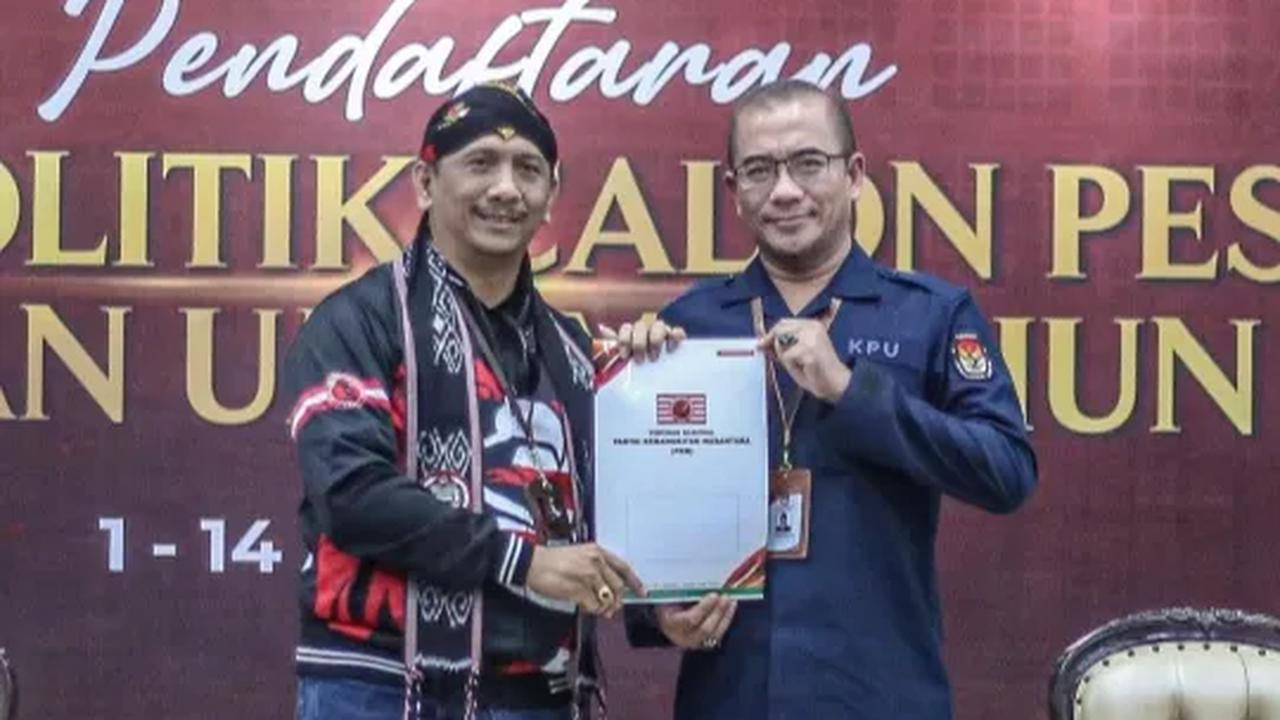 Ketua Umum PKN Gede Pasek Suardika menyatakan ikhlas dan rela menyerahkan jabatan Ketua Umum kepada Anas Urbaningrum.