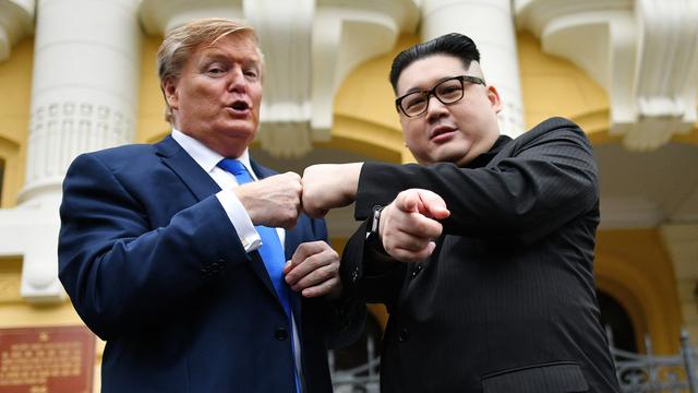 Donald Trump dan Kim Jong-un KW Bikin Heboh Vietnam