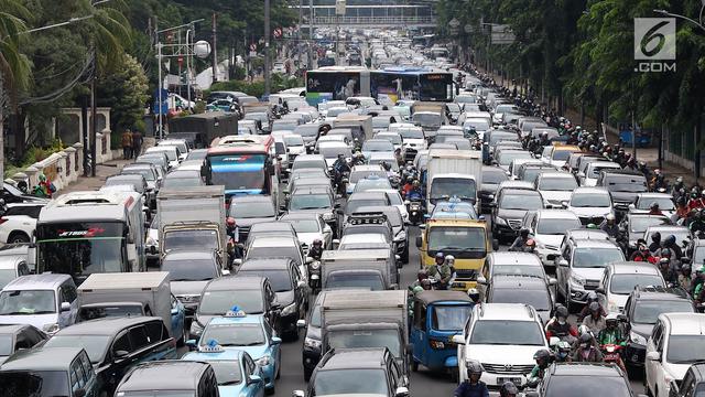 Sopir Taksi Online Demo, Jalan Medan Merdeka Timur Macet Parah