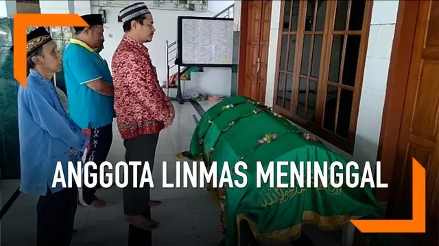 Seorang anggota Linmas di Mojokerjto Jawa Timur meninggal dunia, diduga karena kelalahan usai seharian menjaga tempat pemungutan suara.