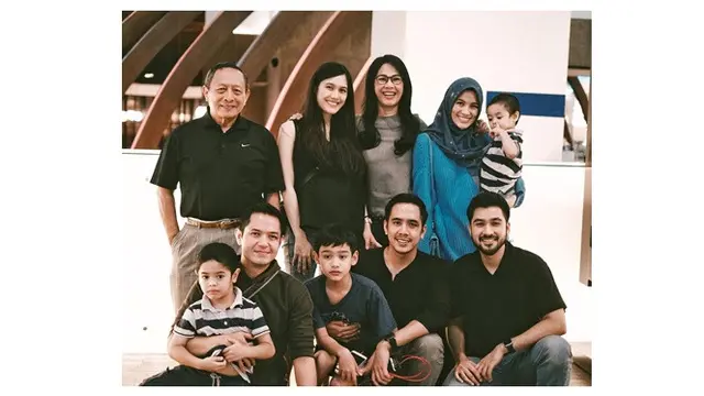 6 Potret Ayah Alyssa Soebandono Bareng Ketiga Anaknya, Penuh Kehangatan