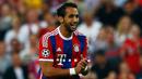 Bek Bayern Muenchen, Mehdi Benatia melakukan selebrasi usai mencetak gol ke gawang Barcelona saat leg kedua semifinal Liga Champions di Allianz Arena, Jerman, Rabu (13/5/2015). Bayern Muenchen menang 3-2 atas Barcelona. (Reuters/Michaela Rehle)